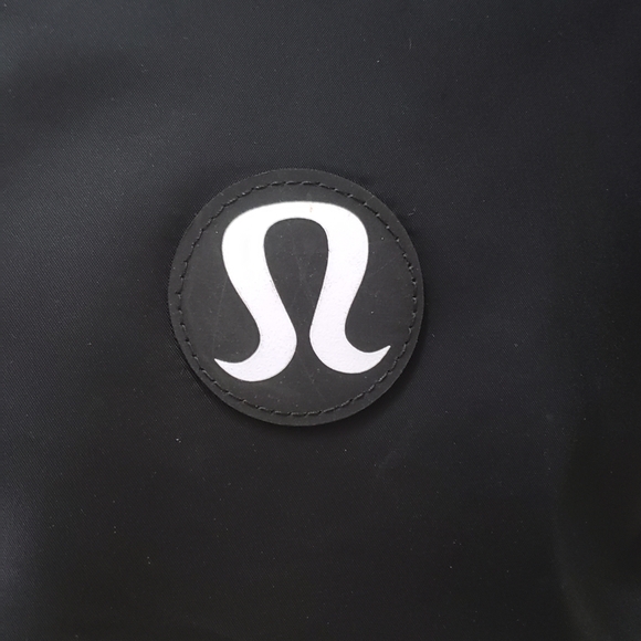 Lululemon New Crew Backpack 20L RARE FIND - Picture 3 of 15